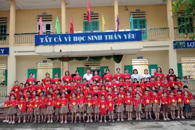 Các bé lớp mẫu giáo 5-6 tuổi trường Mầm non Liêm Thuận tham gia hoạt động trải nghiệm “Thăm quan trường tiểu học”